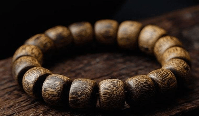 Vòng gỗ Trầm Hương hỗ trợ an thần và giúp giấc ngủ sâu hơn.