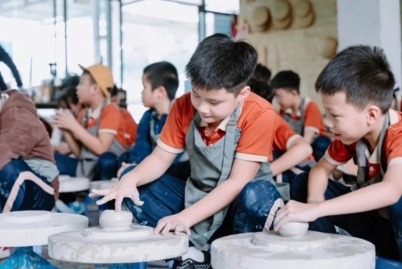 Phụ huynh nên chuẩn bị lịch sinh hoạt, hoạt động vui chơi và kế hoạch học nhẹ cho con trong kỳ nghỉ hè. 